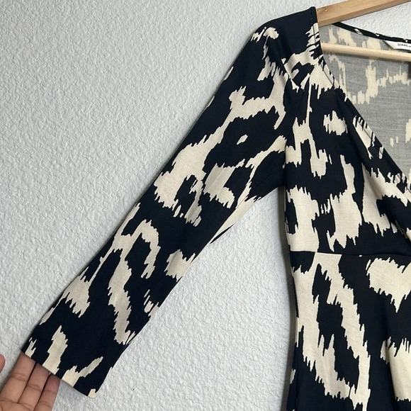 Diane Von Furstenburg Capela 100% Silk Black Cream Sheath Dress Womens Size 4 - Picture 4 of 11